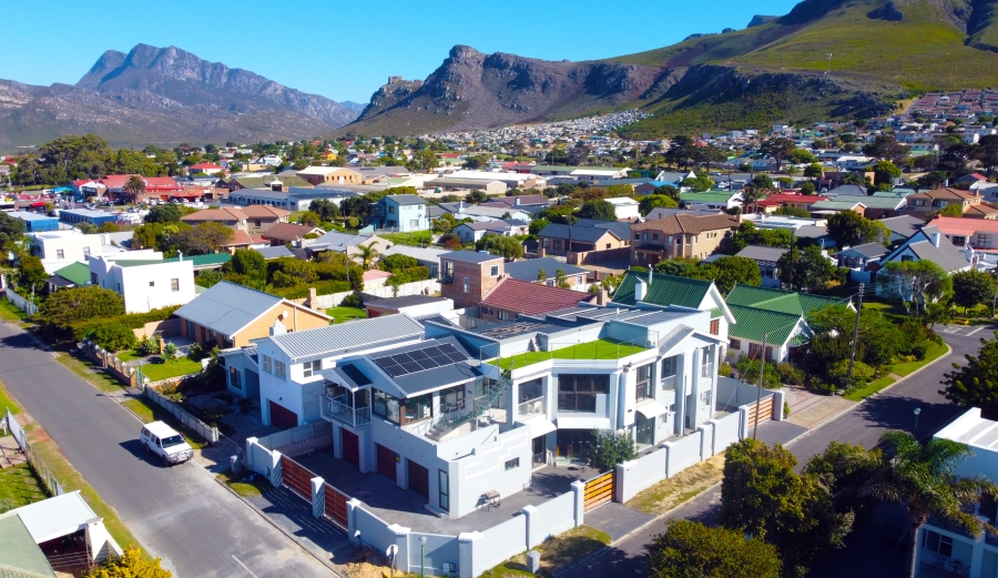 7 Bedroom Property for Sale in Kleinmond Western Cape